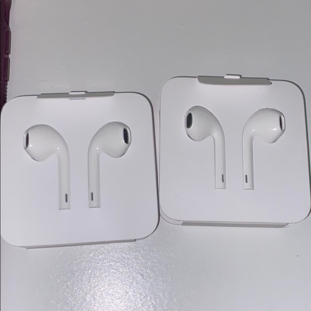 BRAND NEW apple wired earbuds